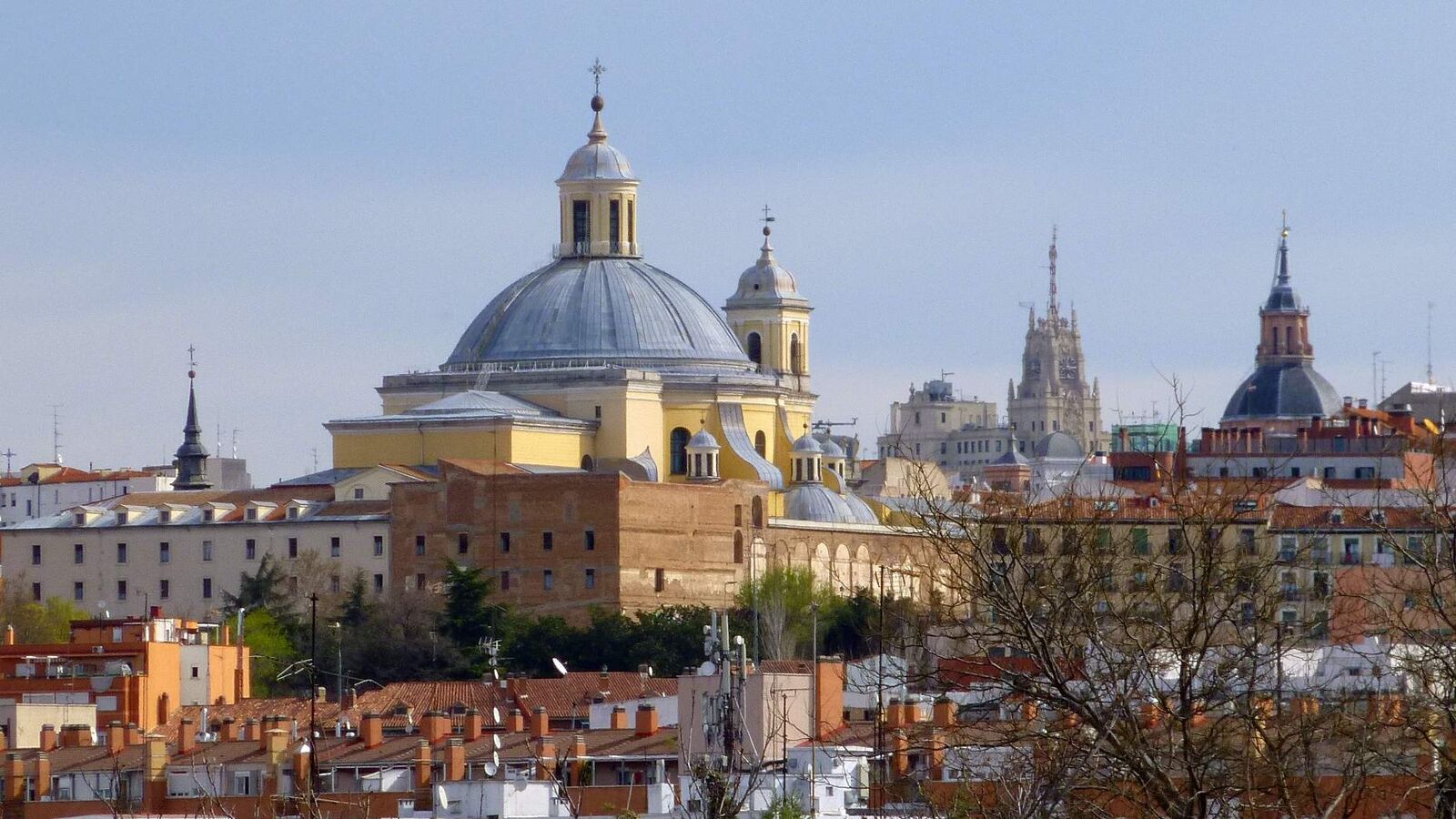 Spain Wealth Tax Explained: Rates, Regions and the Solidarity Tax
